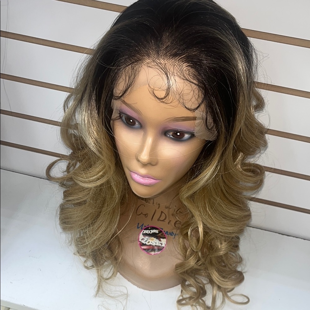 Elegant Ombre Blonde Wig